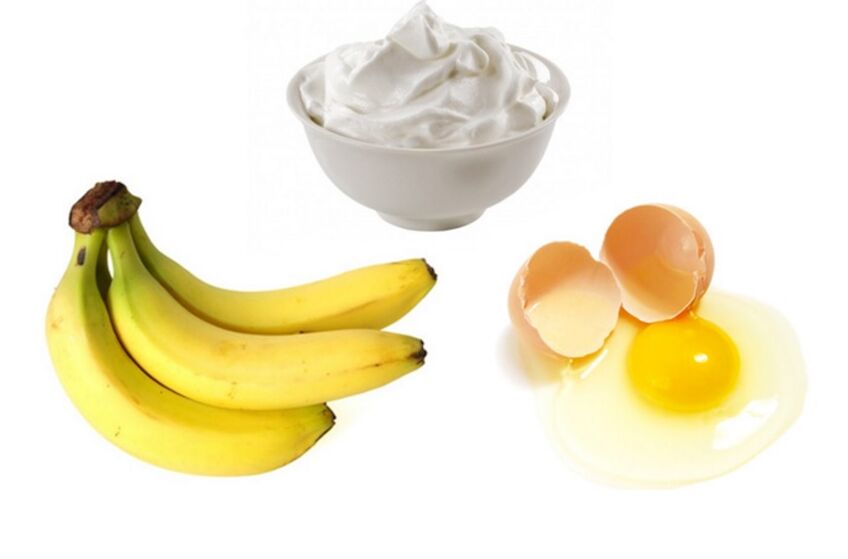 Маска з яйця та банана підійде всім типам шкіри. 